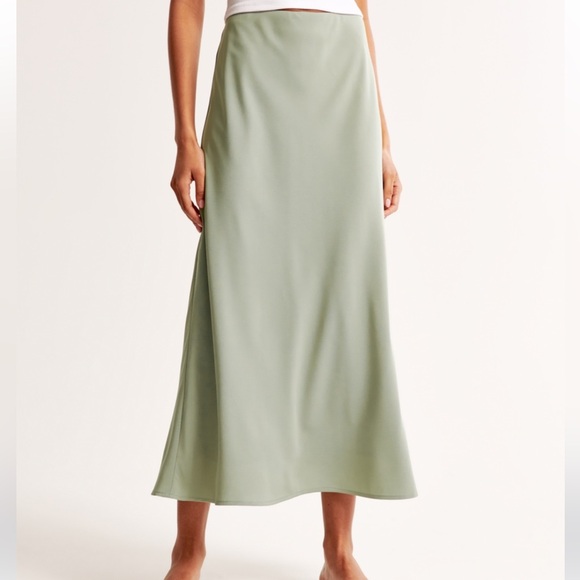 Abercrombie & Fitch Dresses & Skirts - Mid rise satin maxi skirt. Green size small